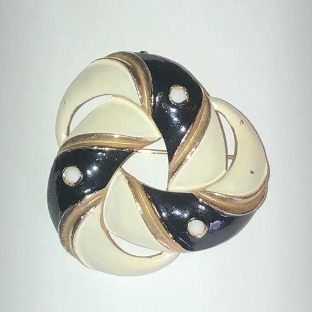 Lisner Vintage Ivory & Black Enamel Brooch Shoulder Pin